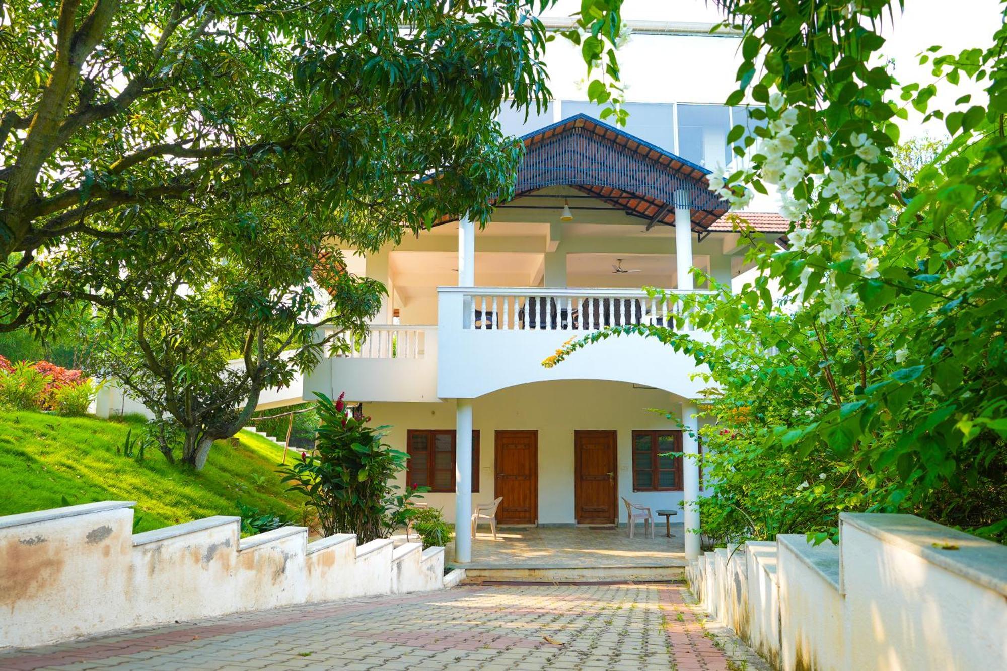 Bana The Wild Waters Hotel Muduvadi Ngoại thất bức ảnh